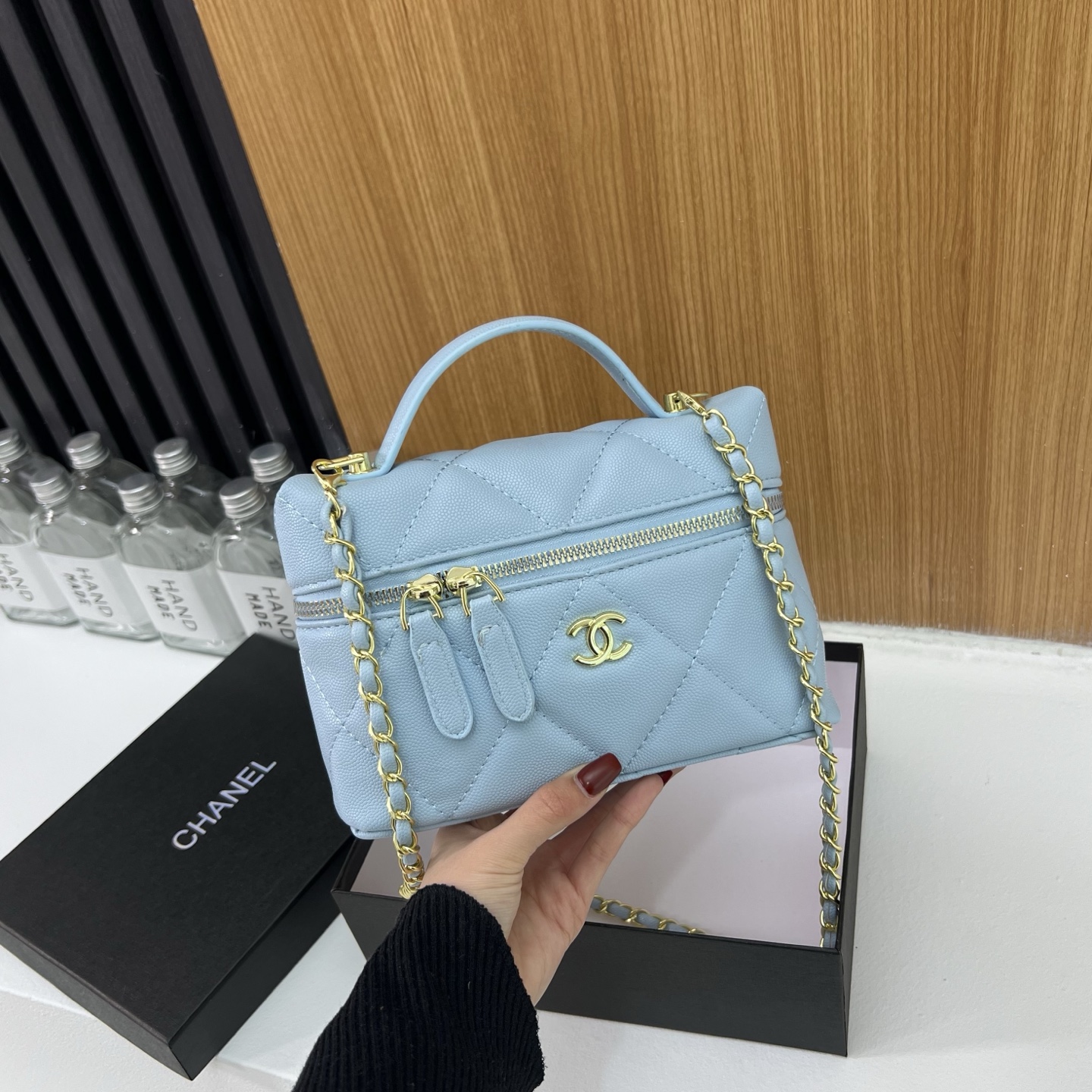 High-end small square handbag