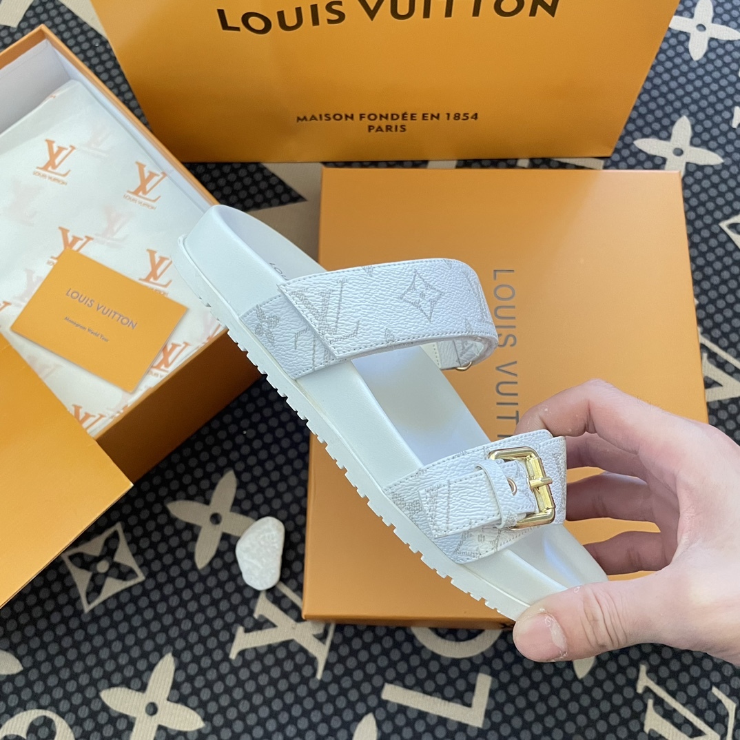 Classic sandals (a personal favorite)