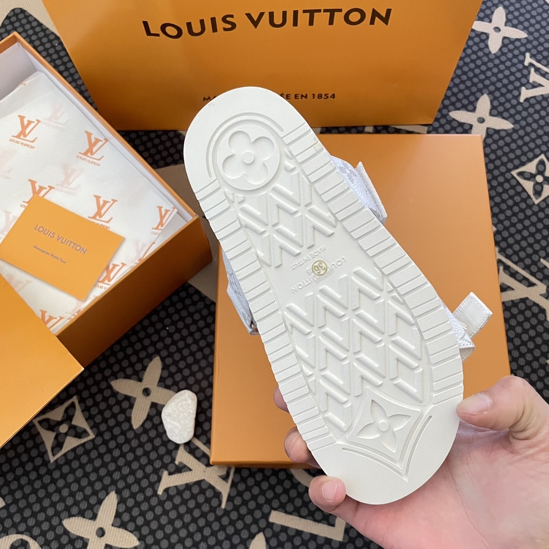 Classic sandals (a personal favorite)