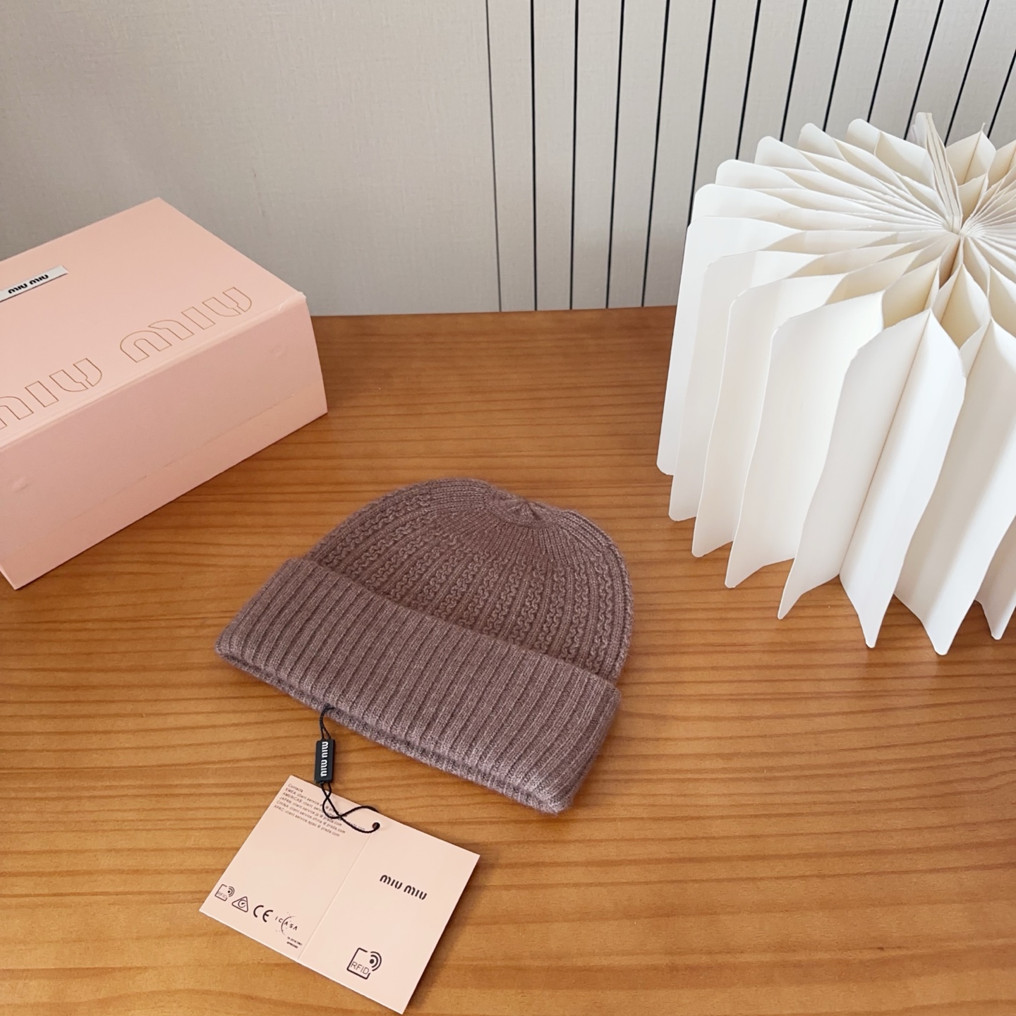 Classic best-selling knitted hat
