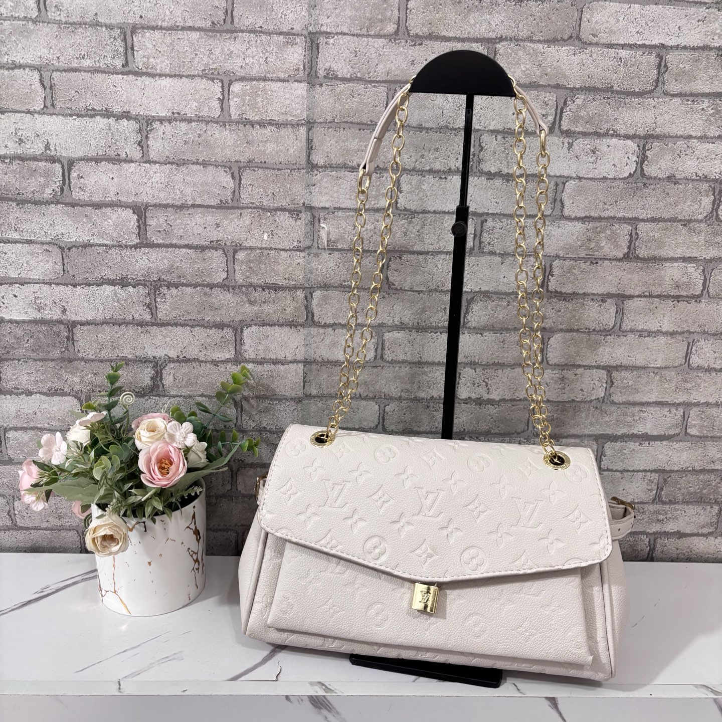 Stylish single-shoulder crossbody bag