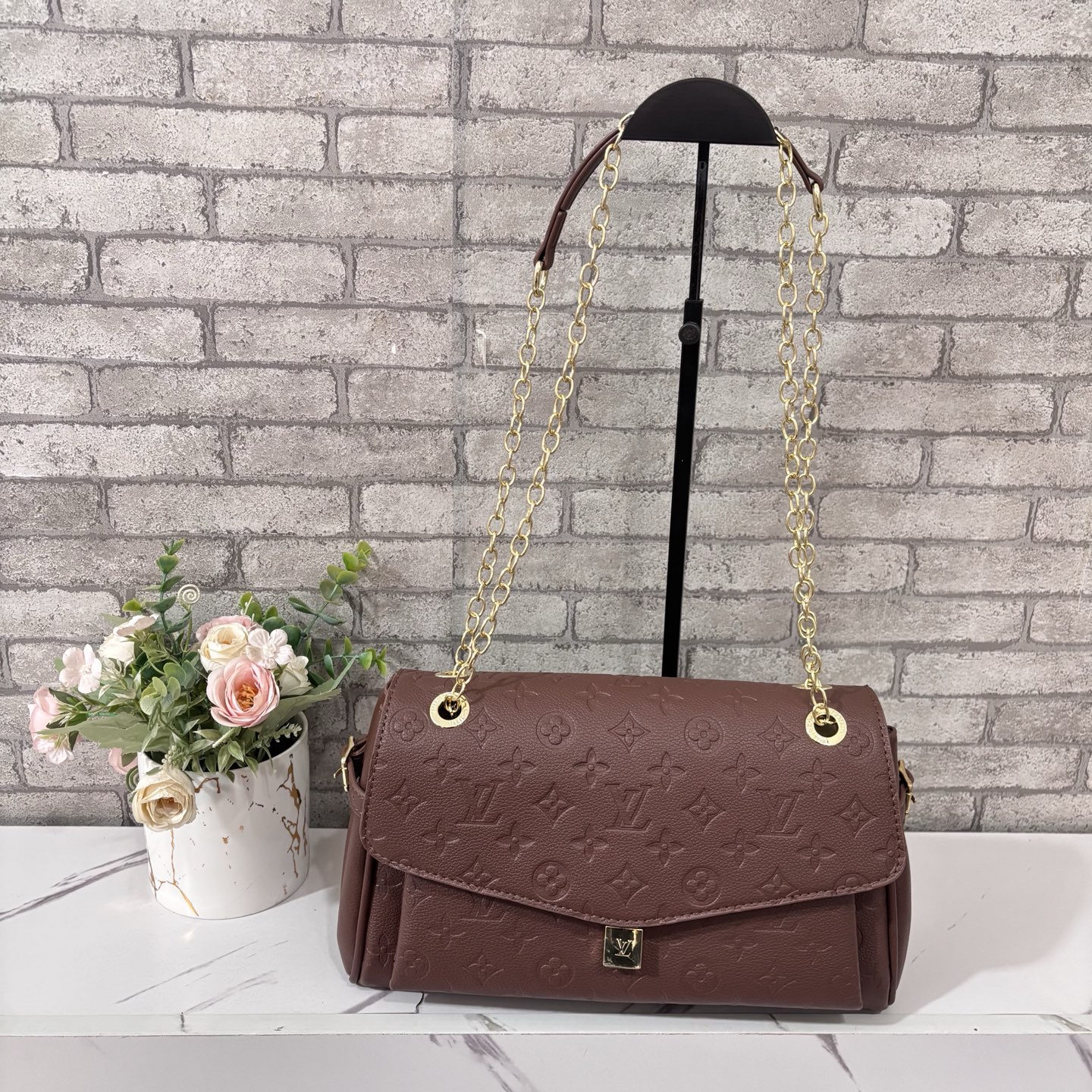 Stylish single-shoulder crossbody bag