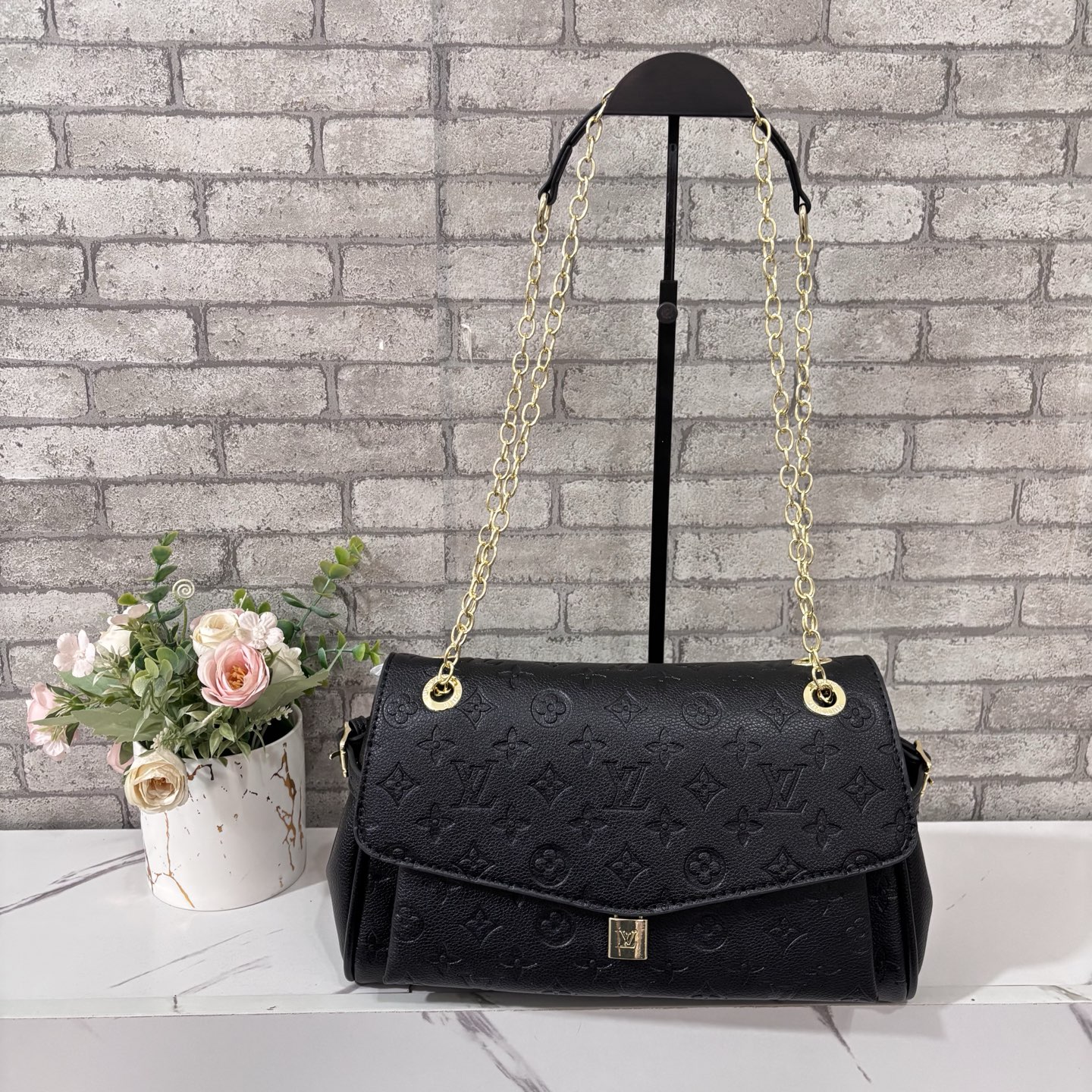 Stylish single-shoulder crossbody bag