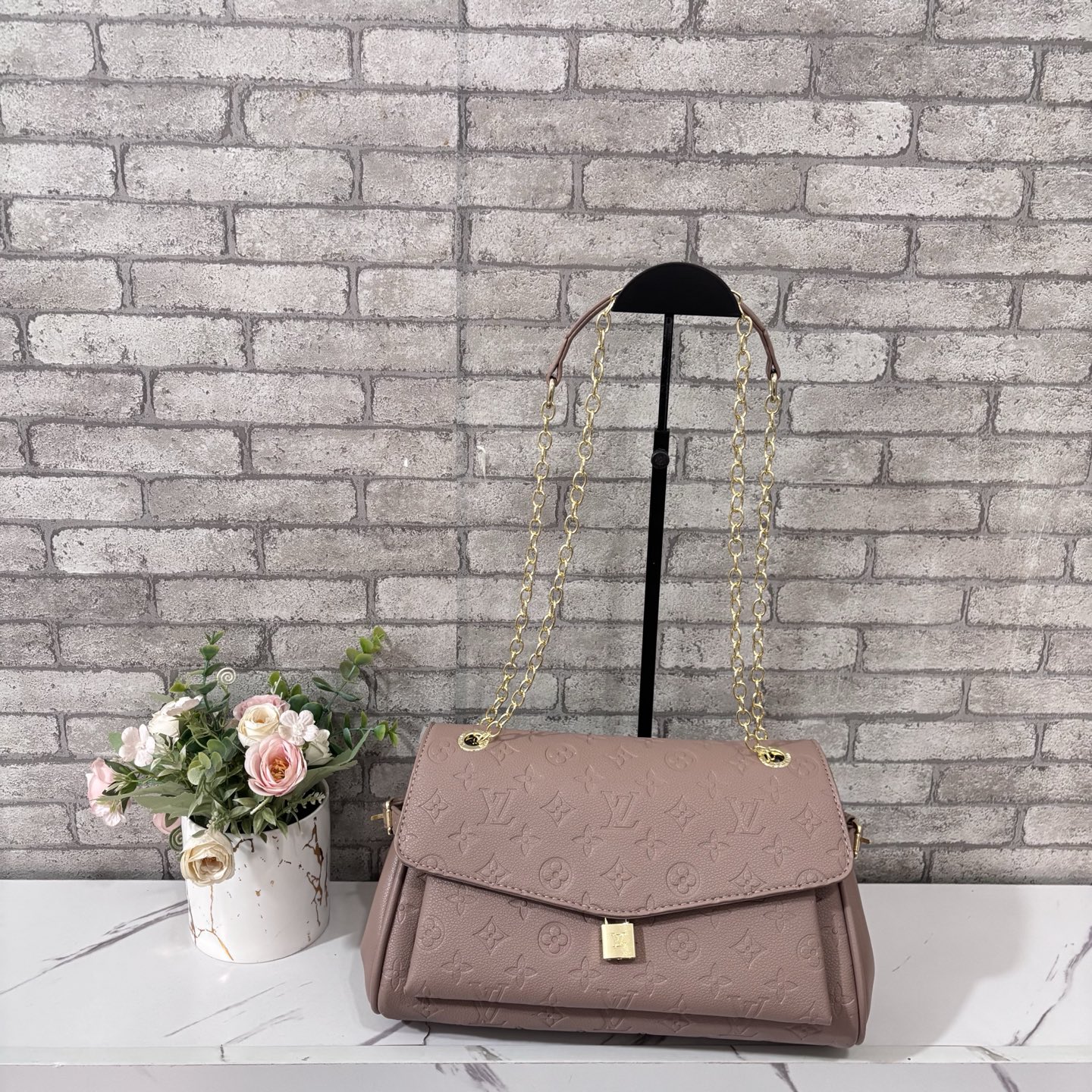 Stylish single-shoulder crossbody bag
