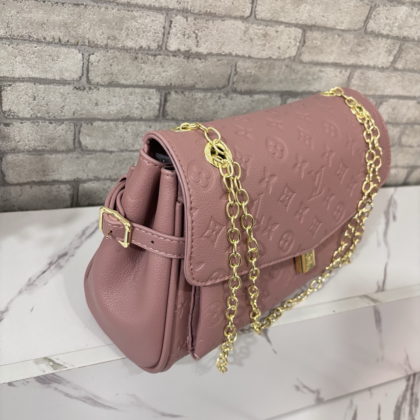 Stylish single-shoulder crossbody bag