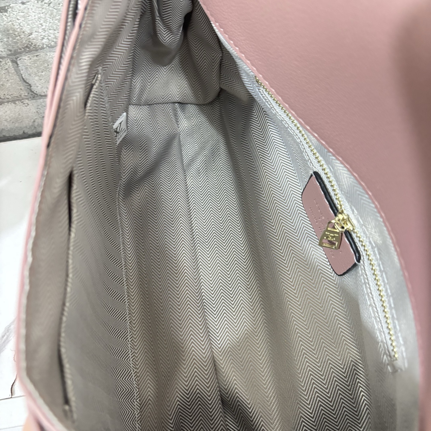 Stylish single-shoulder crossbody bag