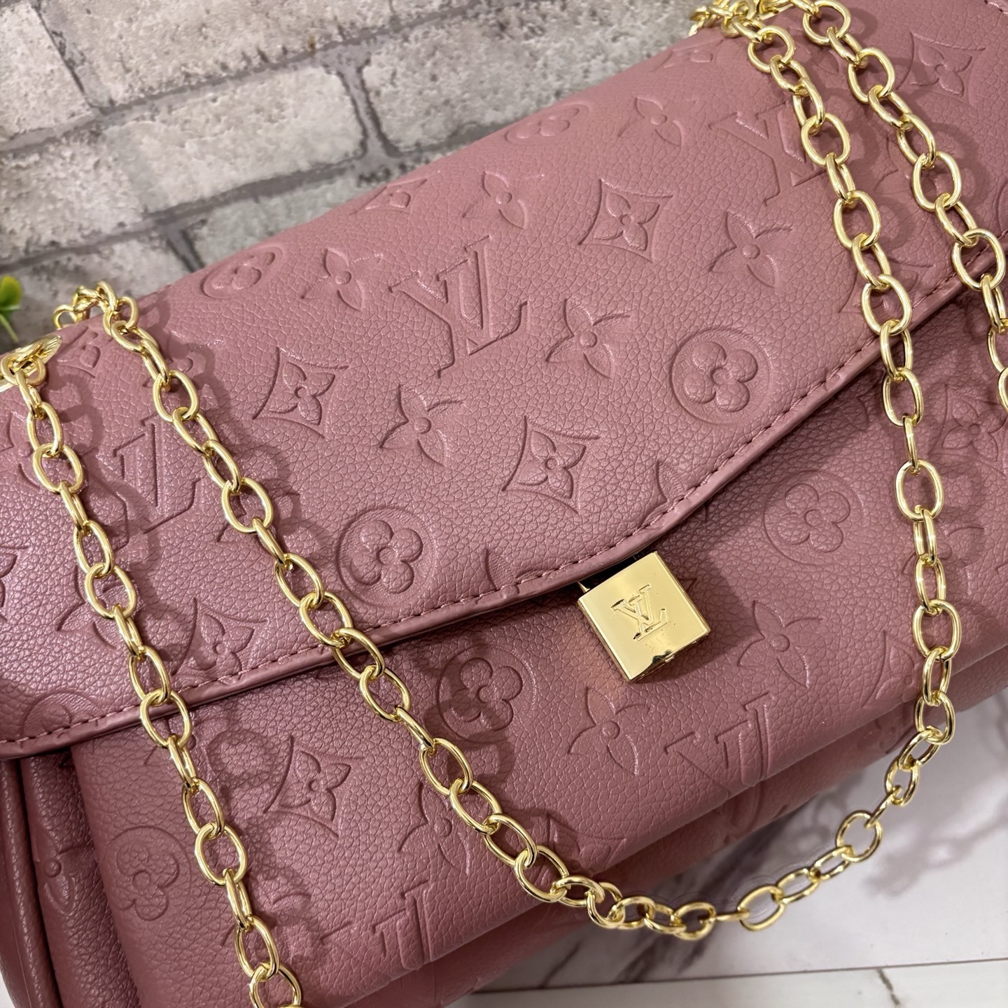 Stylish single-shoulder crossbody bag