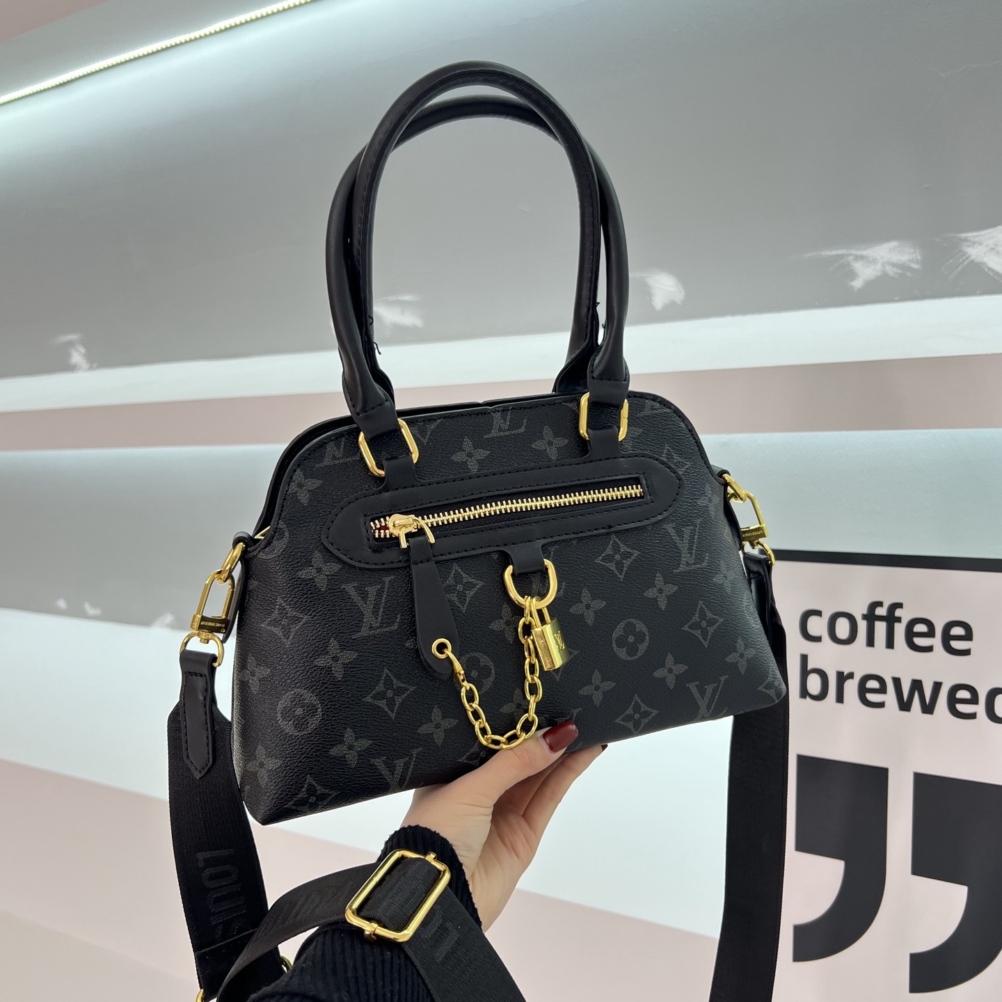 Vintage commuter handbag