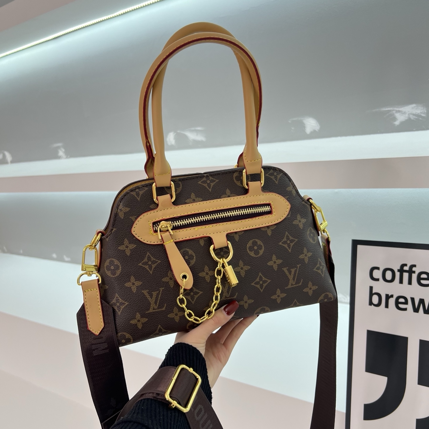 Vintage commuter handbag