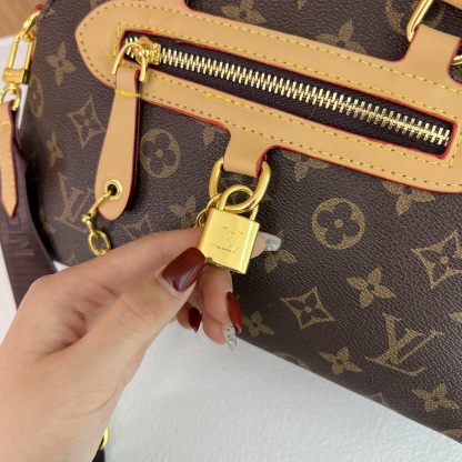 Vintage commuter handbag