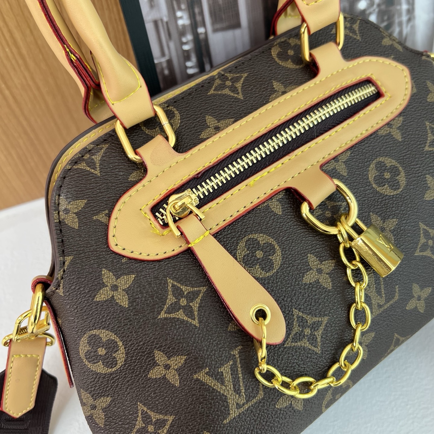 Vintage commuter handbag