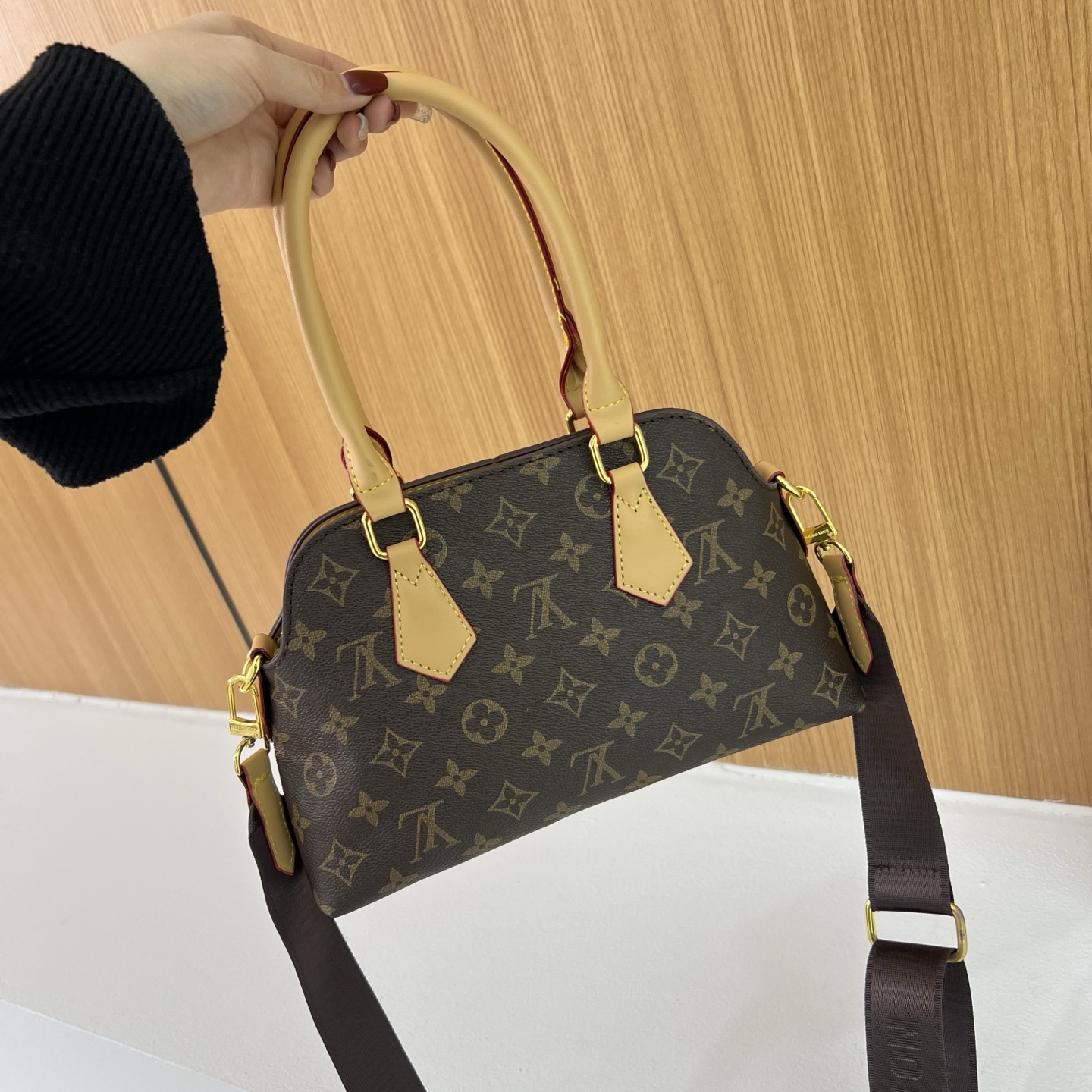 Vintage commuter handbag