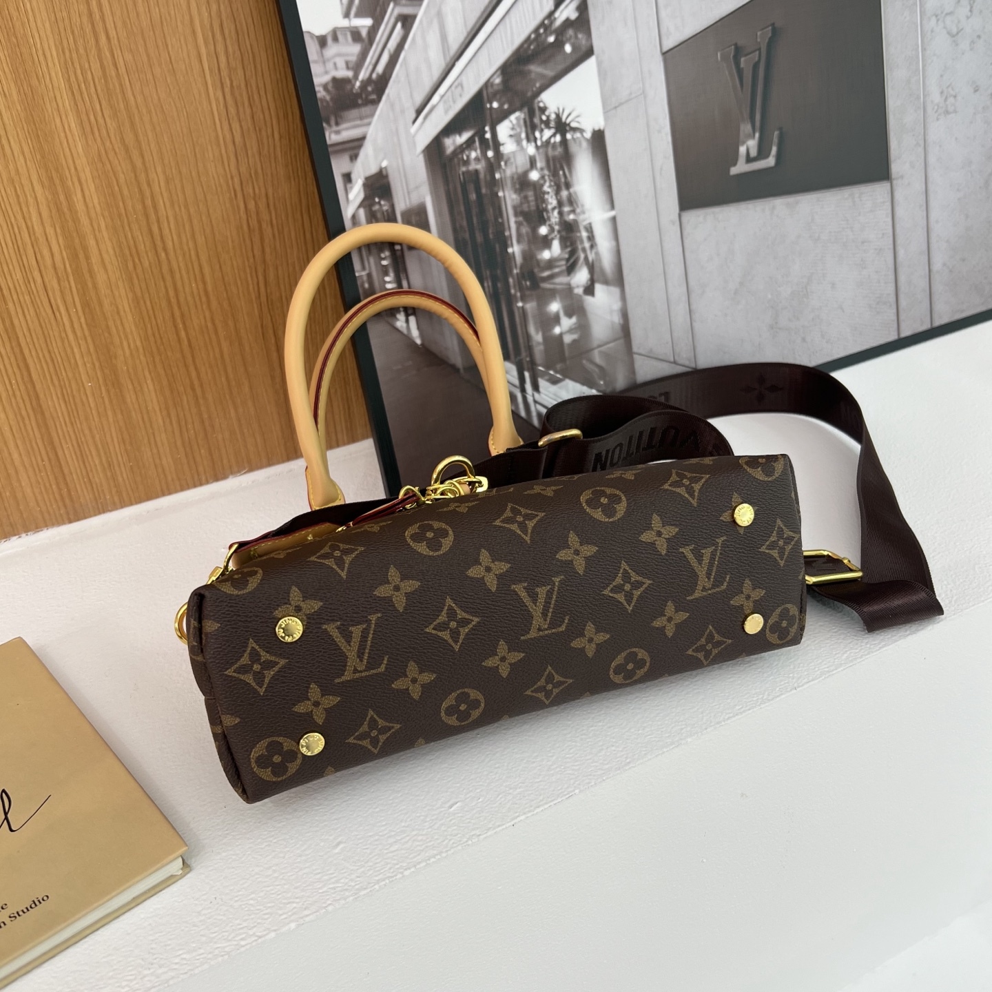 Vintage commuter handbag