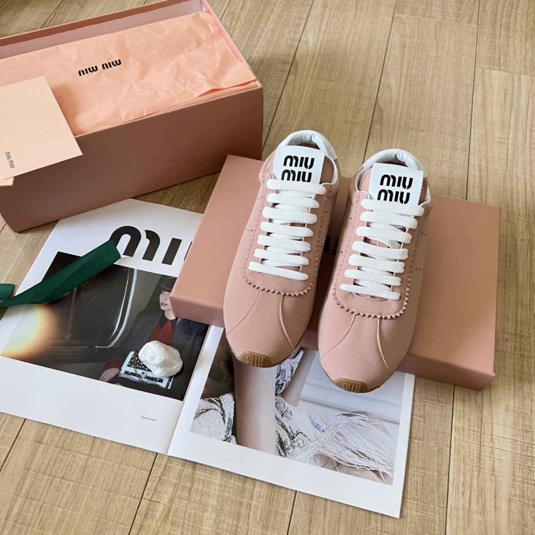 Retro flat-soled German army training shoes