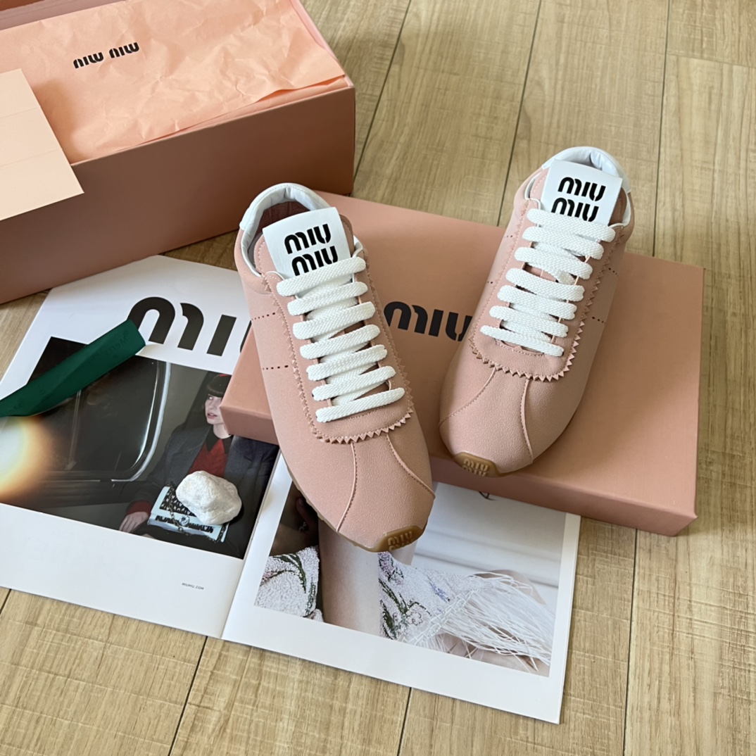 Retro flat-soled German army training shoes