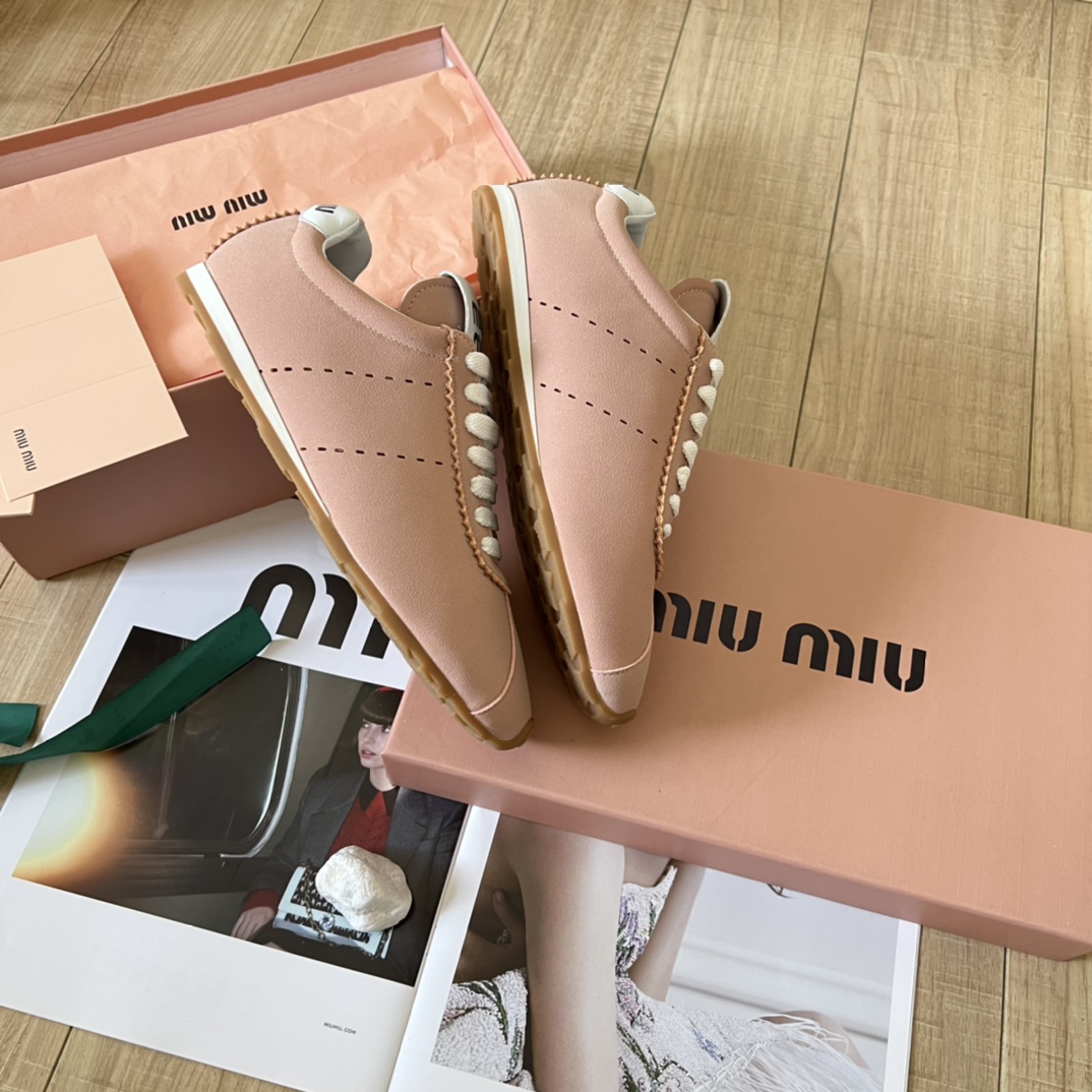 Retro flat-soled German army training shoes