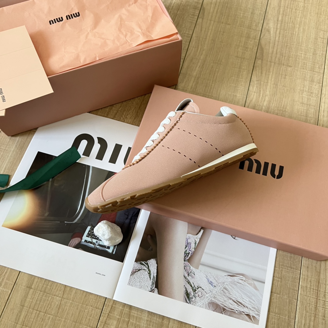 Retro flat-soled German army training shoes