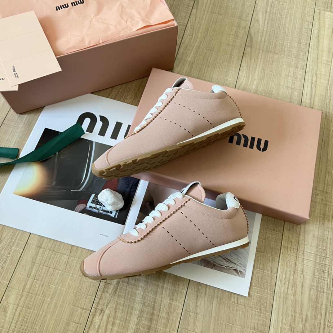 Retro flat-soled German army training shoes