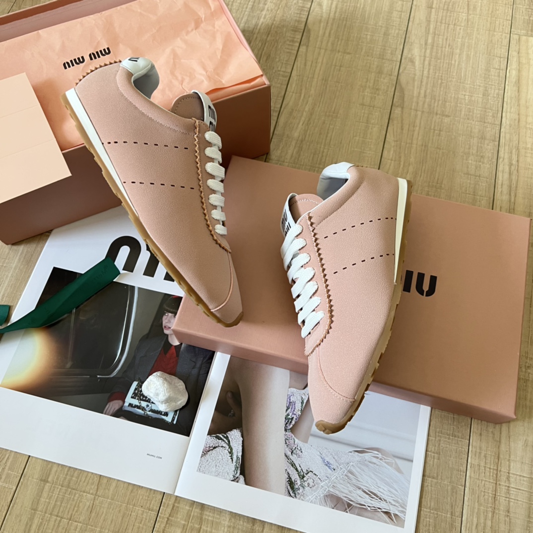 Retro flat-soled German army training shoes