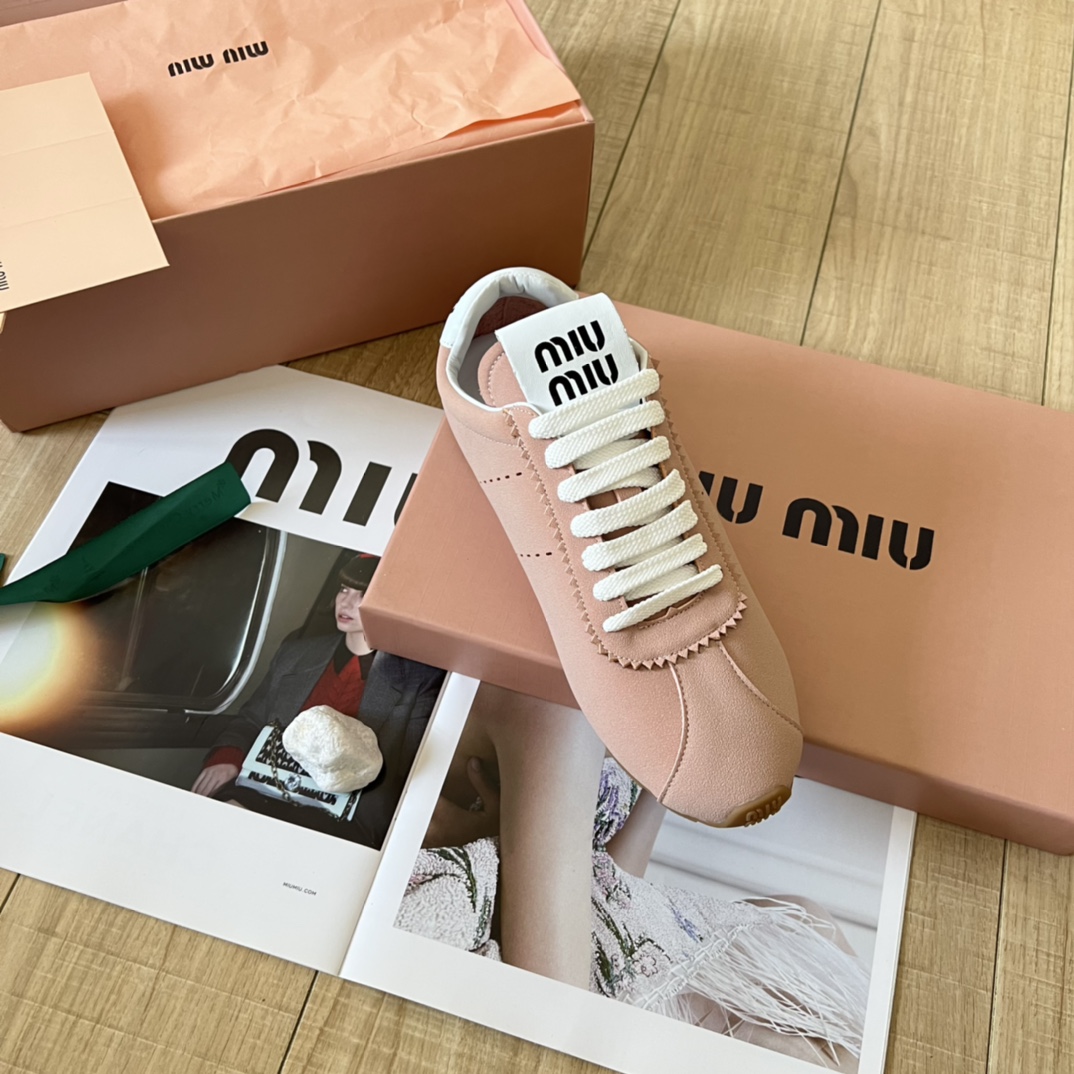 Retro flat-soled German army training shoes