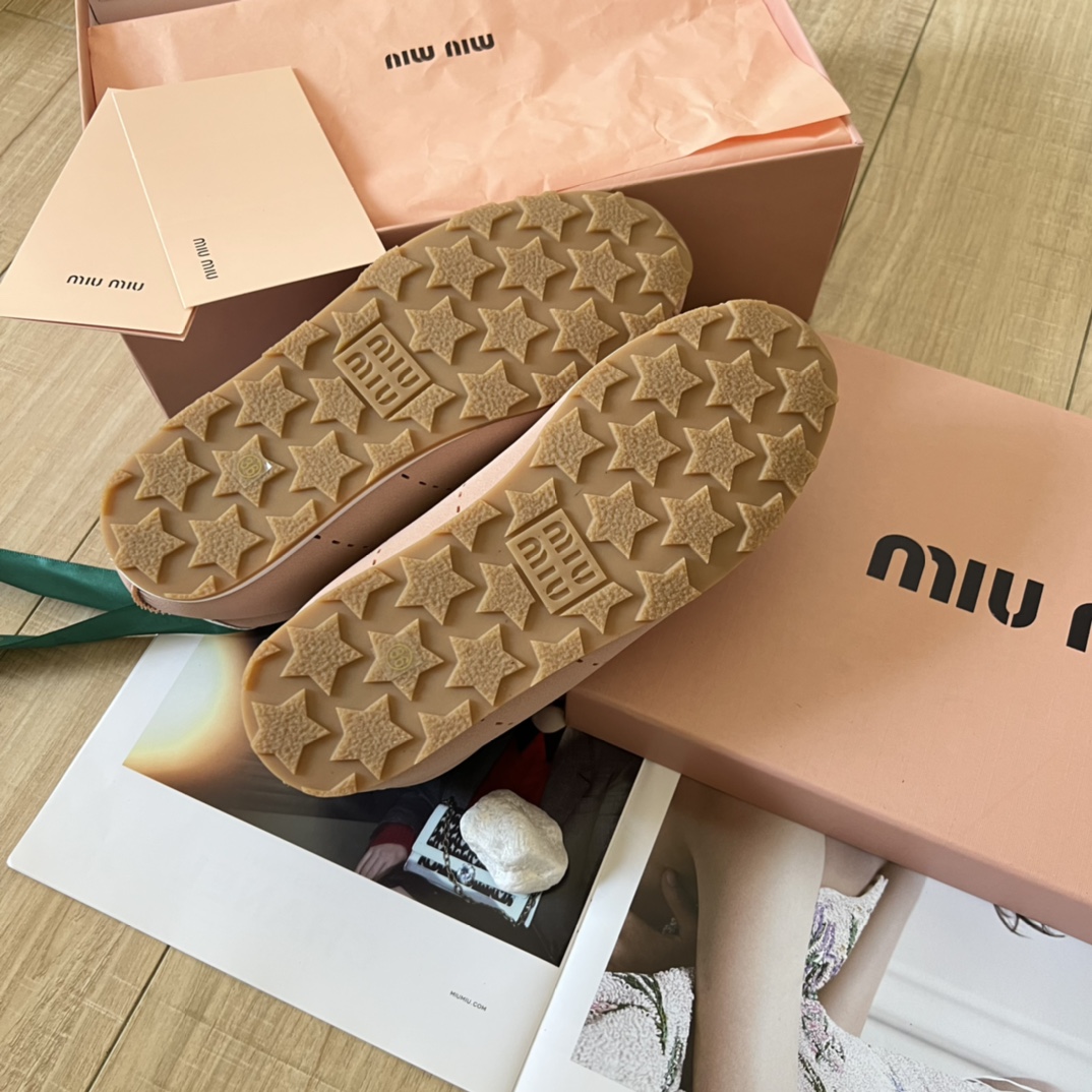 Retro flat-soled German army training shoes