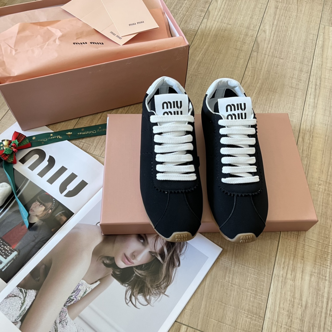 Retro flat-soled German army training shoes