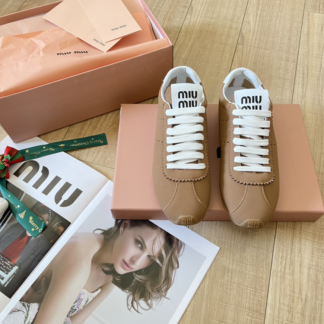 Retro flat-soled German army training shoes