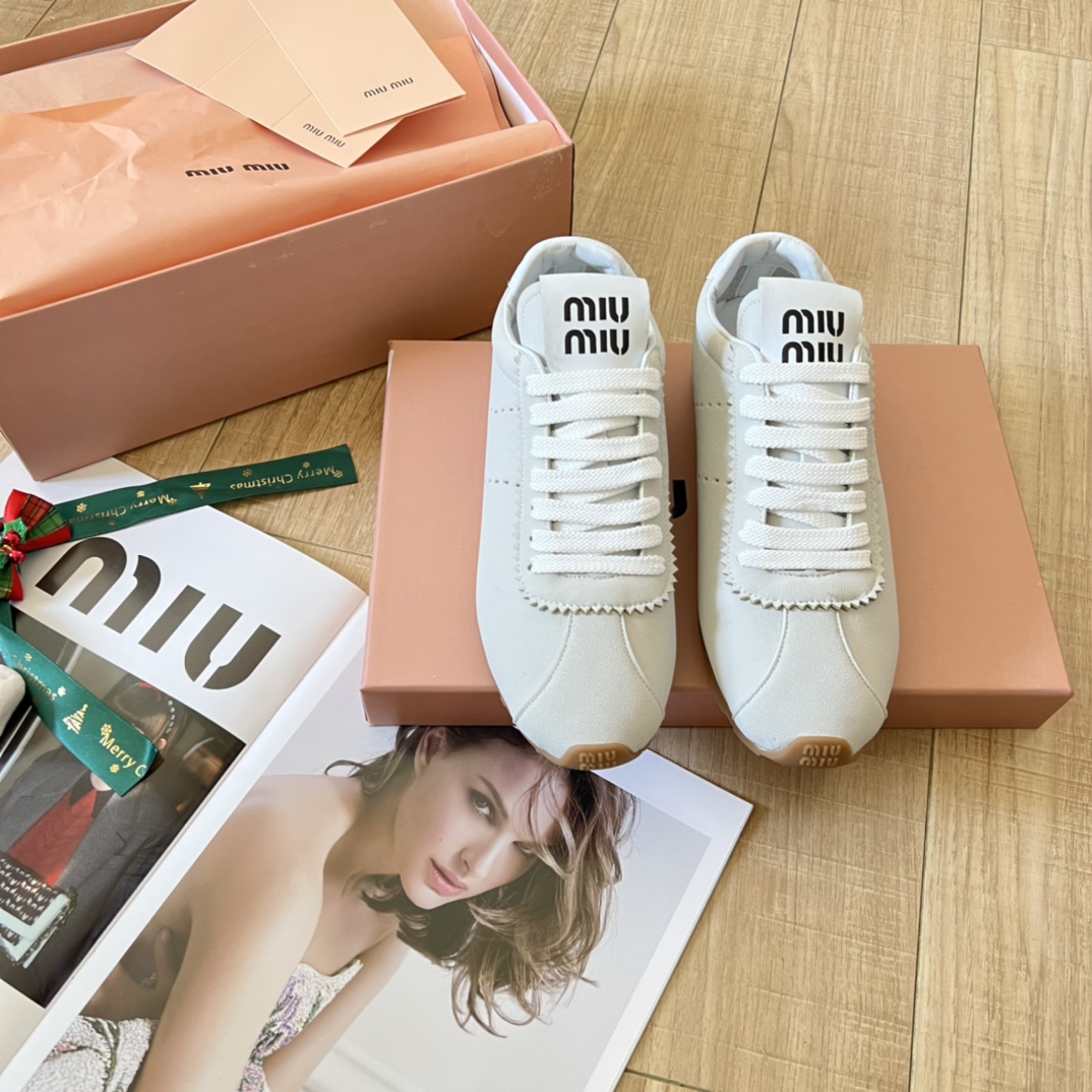 Retro flat-soled German army training shoes