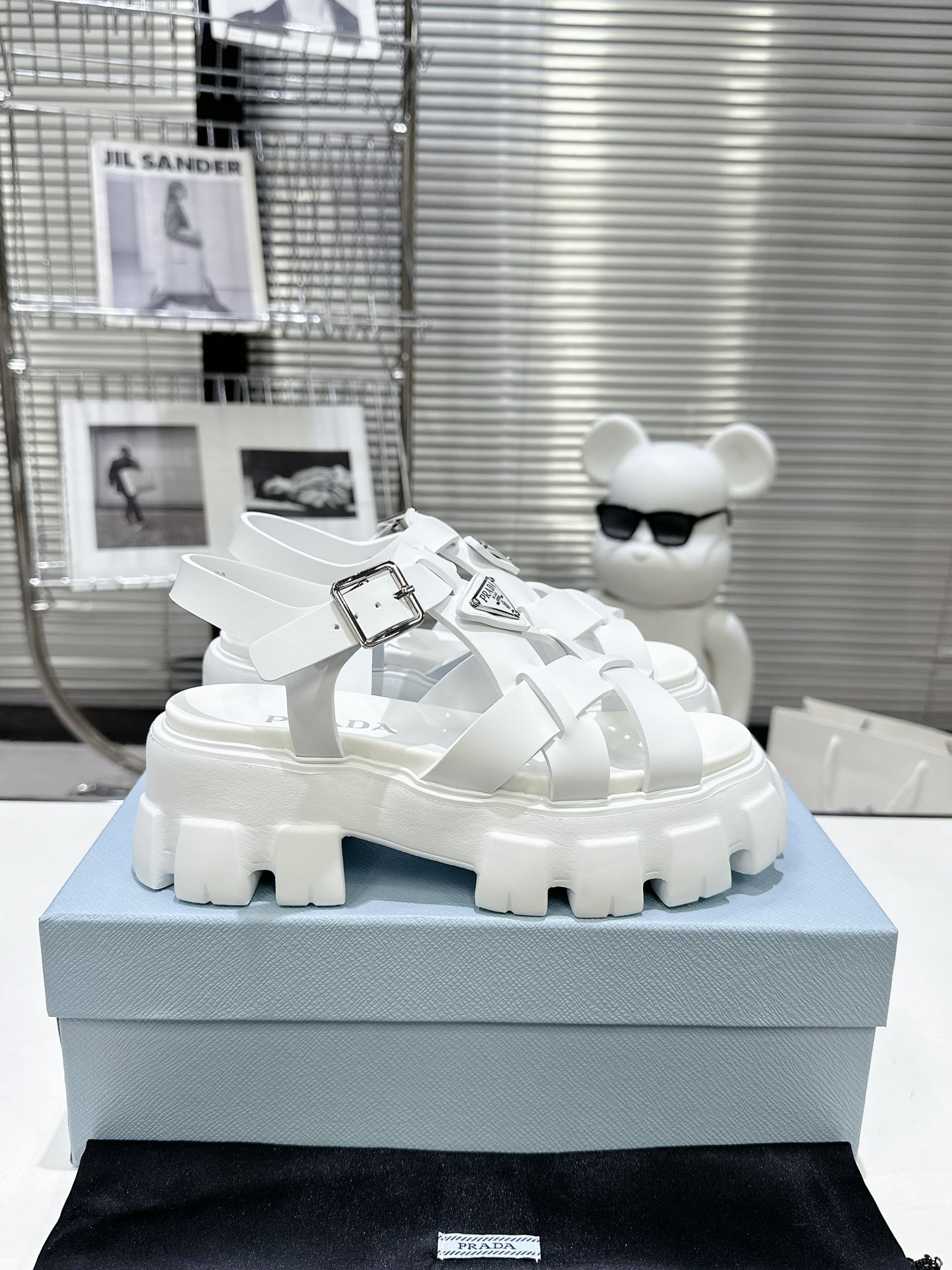 Triangle buckle serrated sole sandals