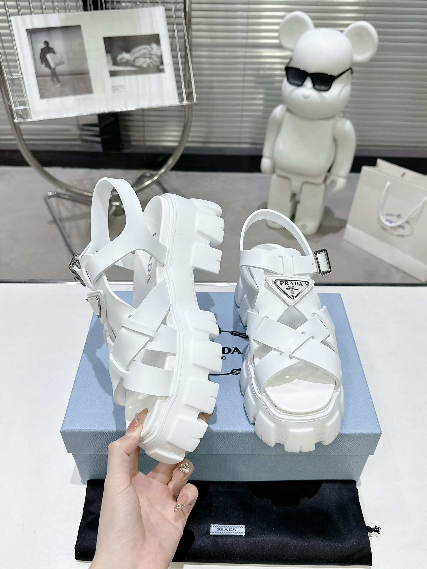 Triangle buckle serrated sole sandals