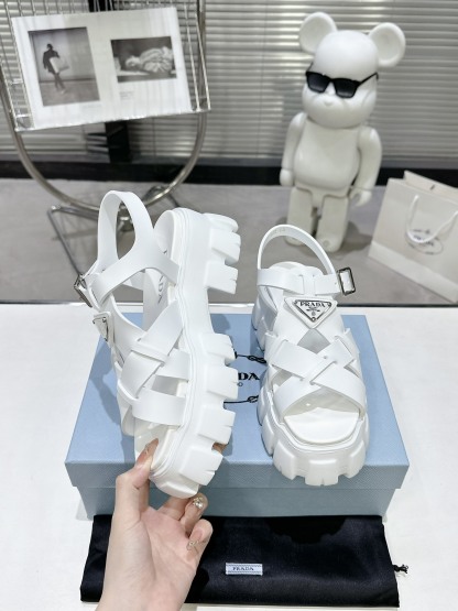 Triangle buckle serrated sole sandals