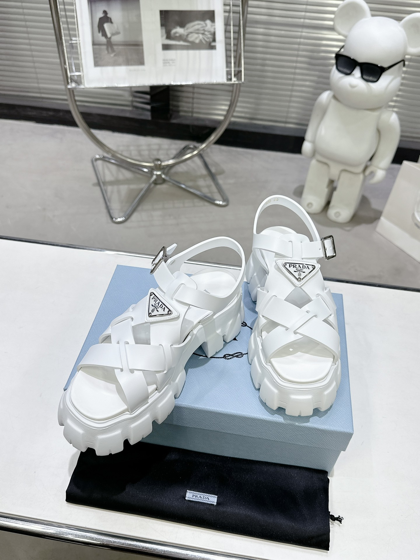 Triangle buckle serrated sole sandals