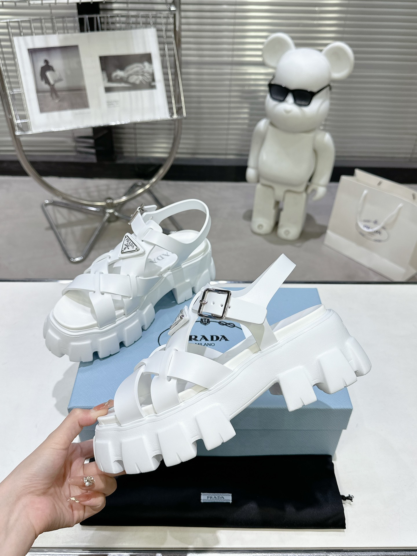 Triangle buckle serrated sole sandals