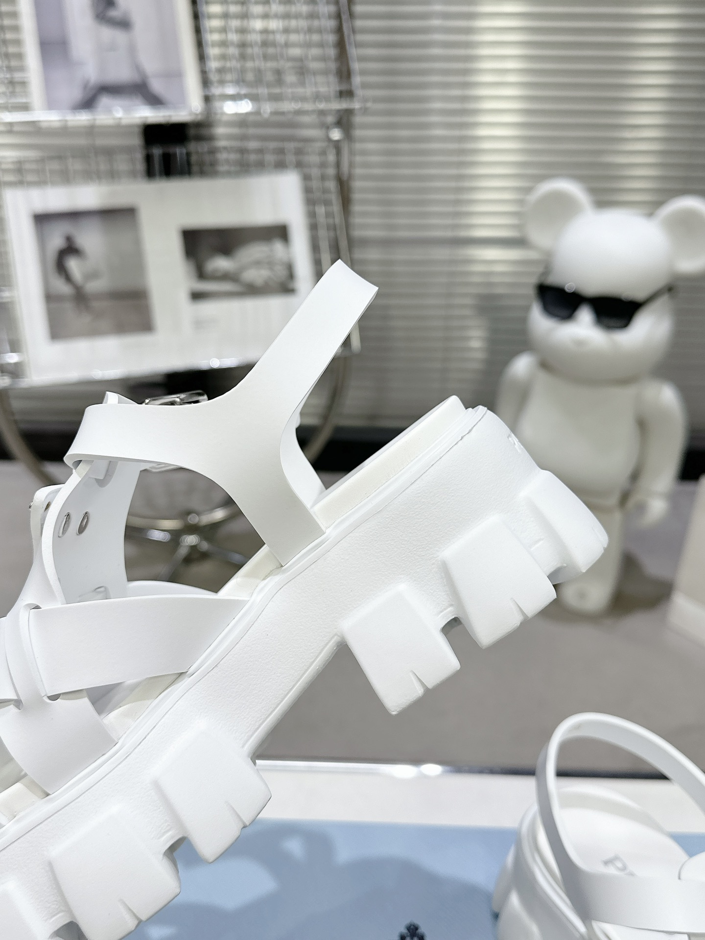 Triangle buckle serrated sole sandals