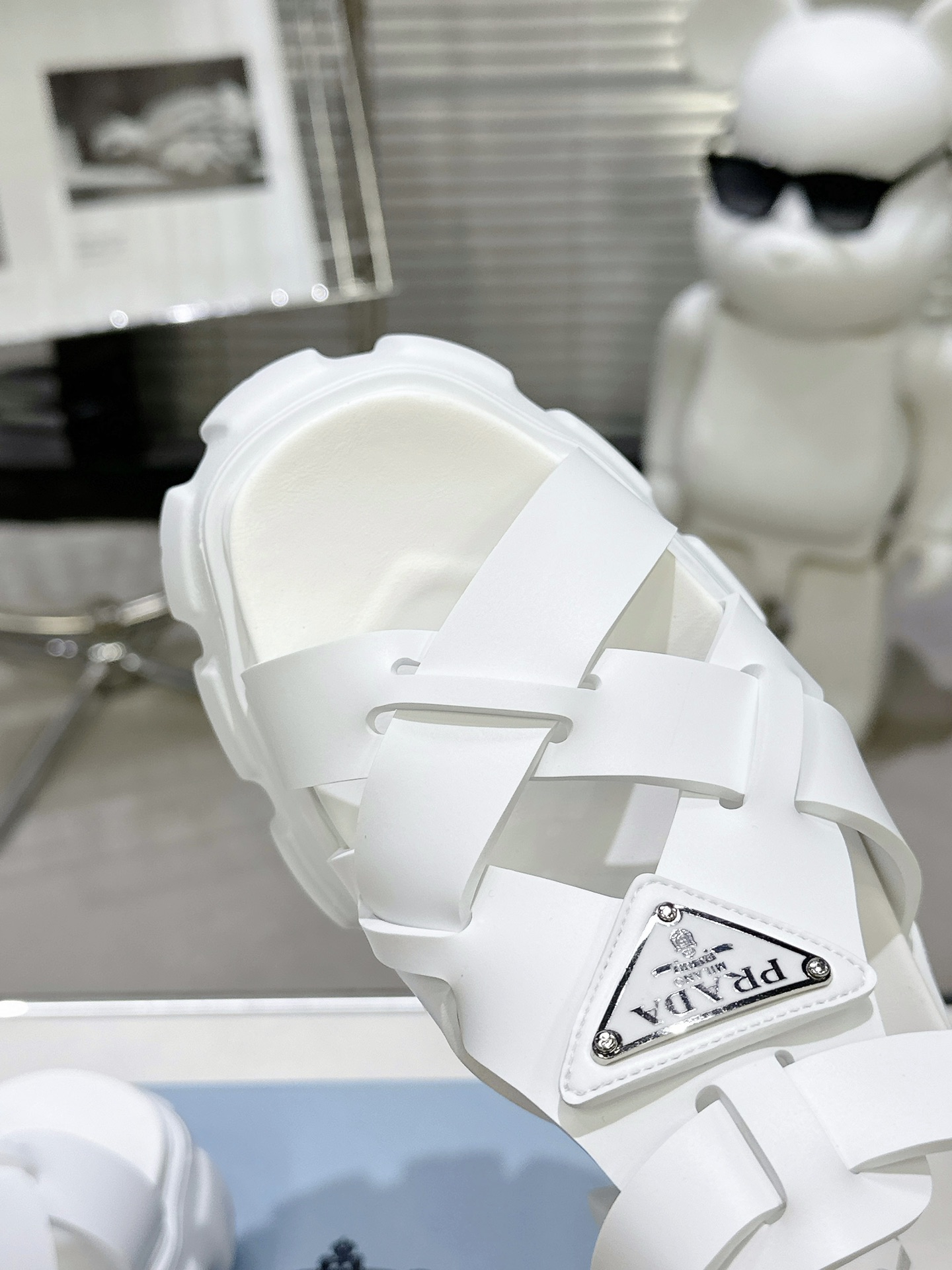 Triangle buckle serrated sole sandals