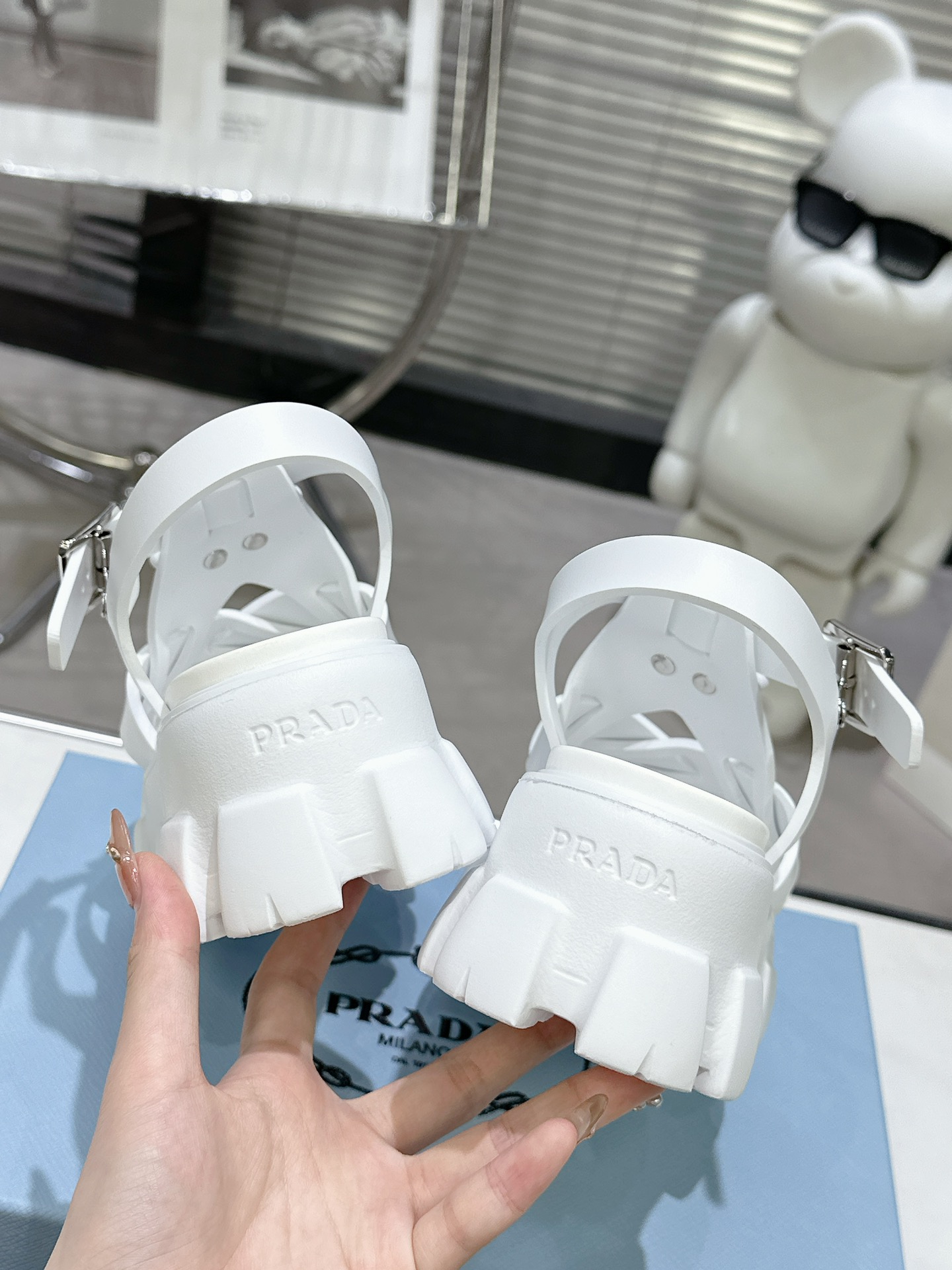 Triangle buckle serrated sole sandals