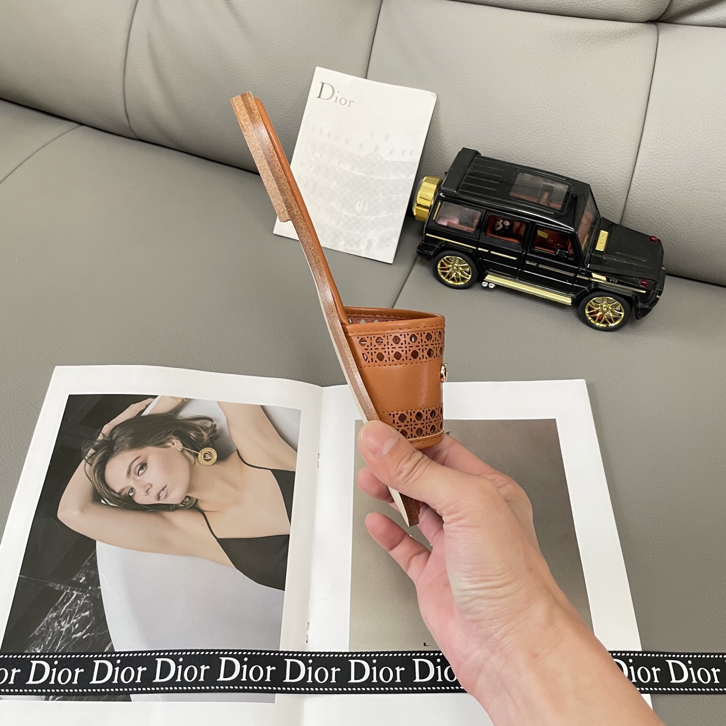 Classic open-toe flat sandals