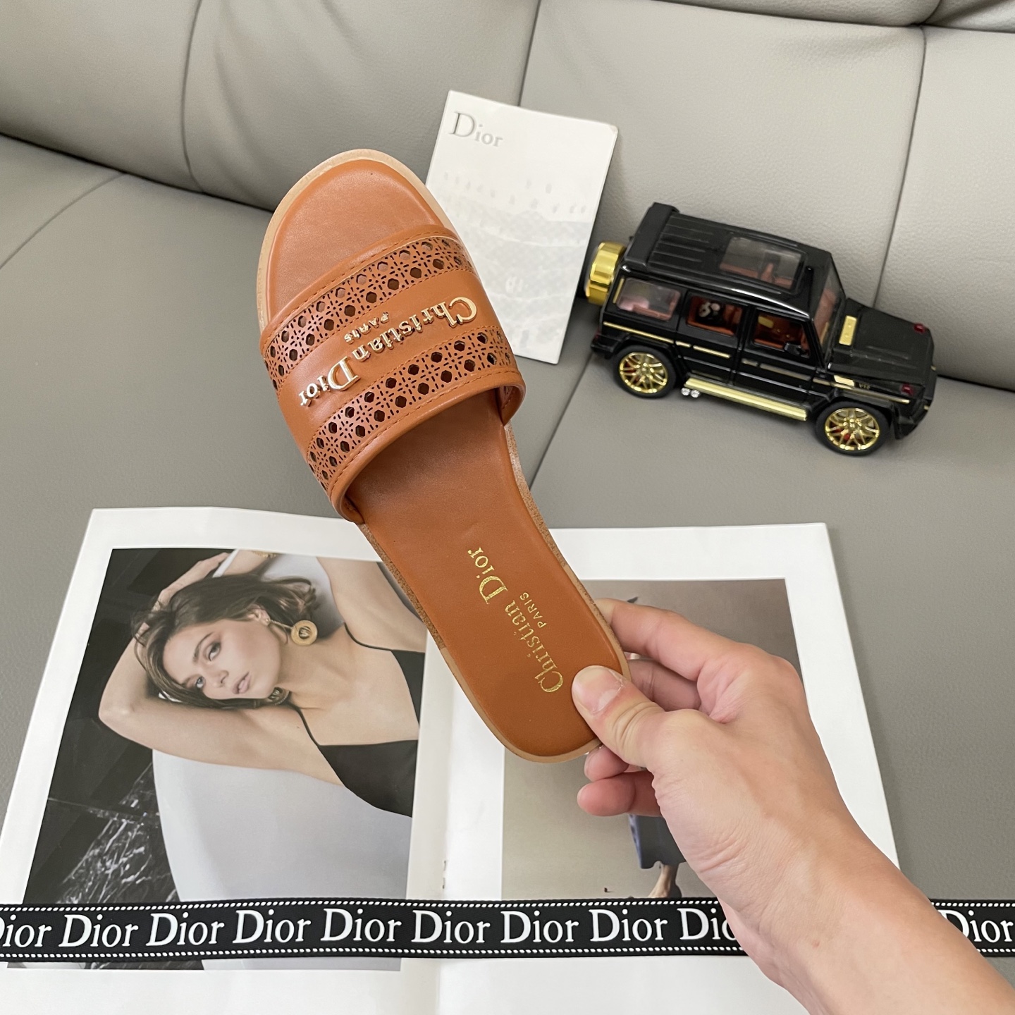 Classic open-toe flat sandals