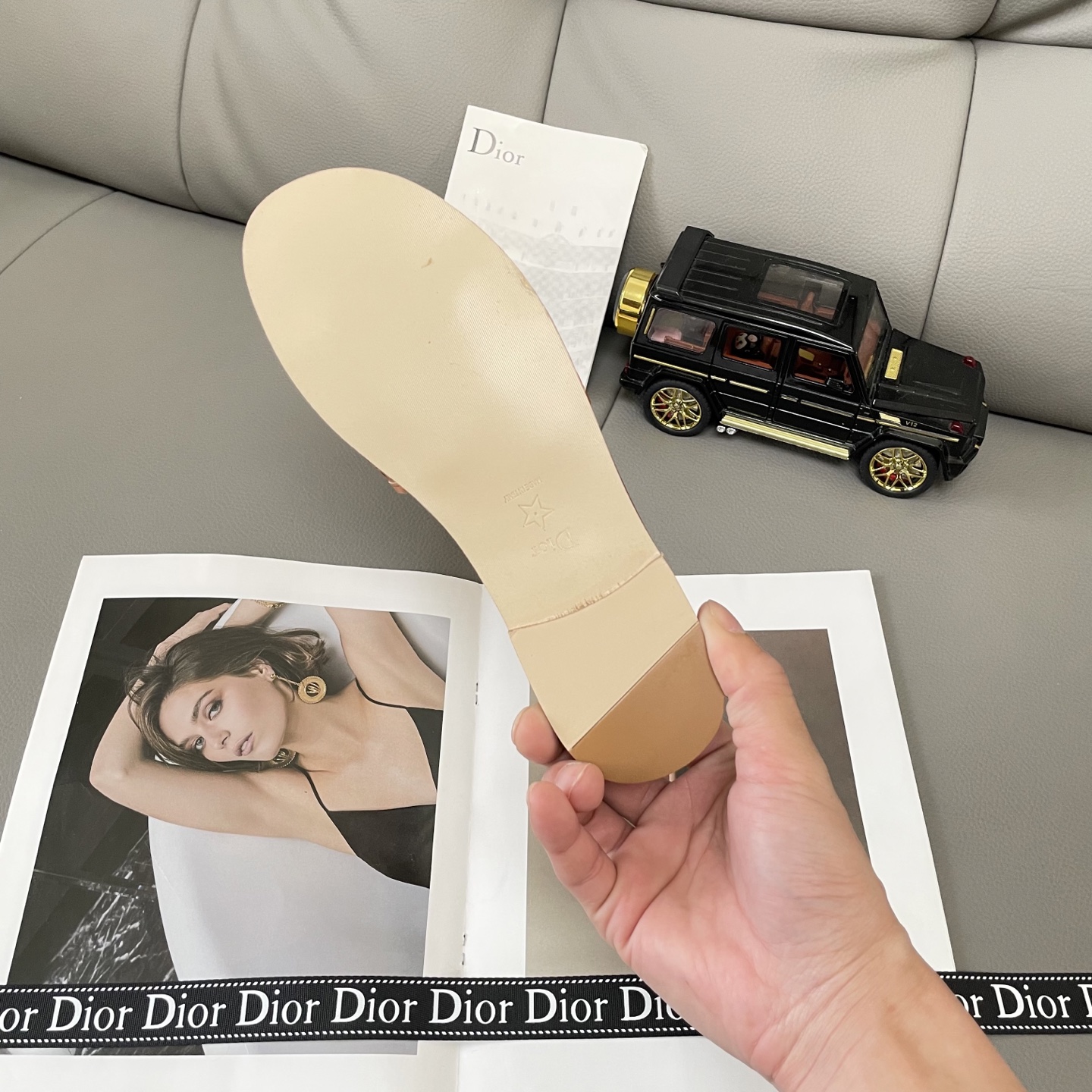 Classic open-toe flat sandals