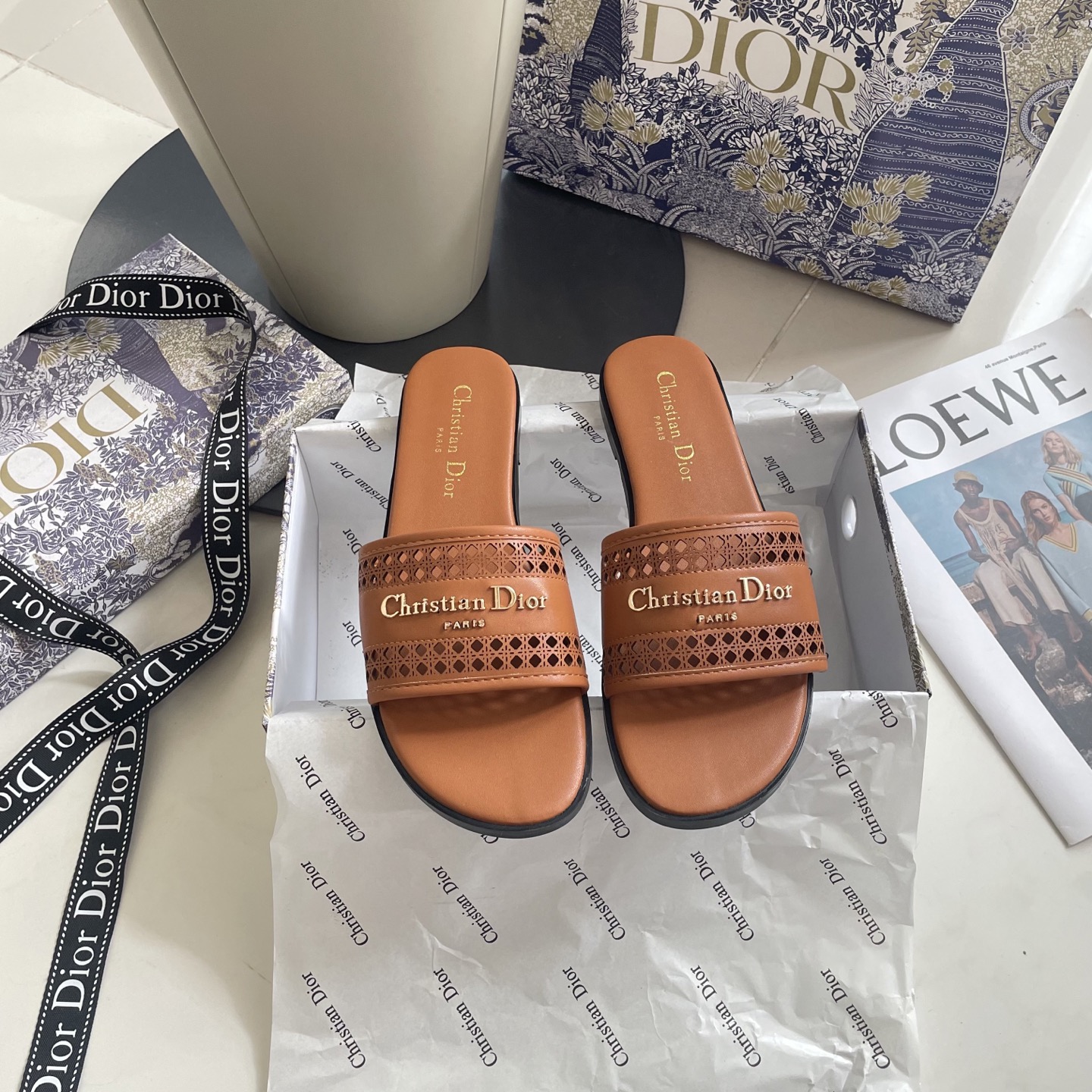 Classic open-toe flat sandals