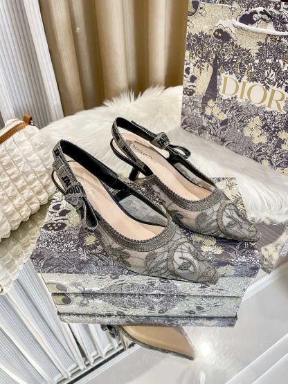 New embroidered kitten heel sandals