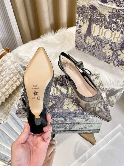 New embroidered kitten heel sandals