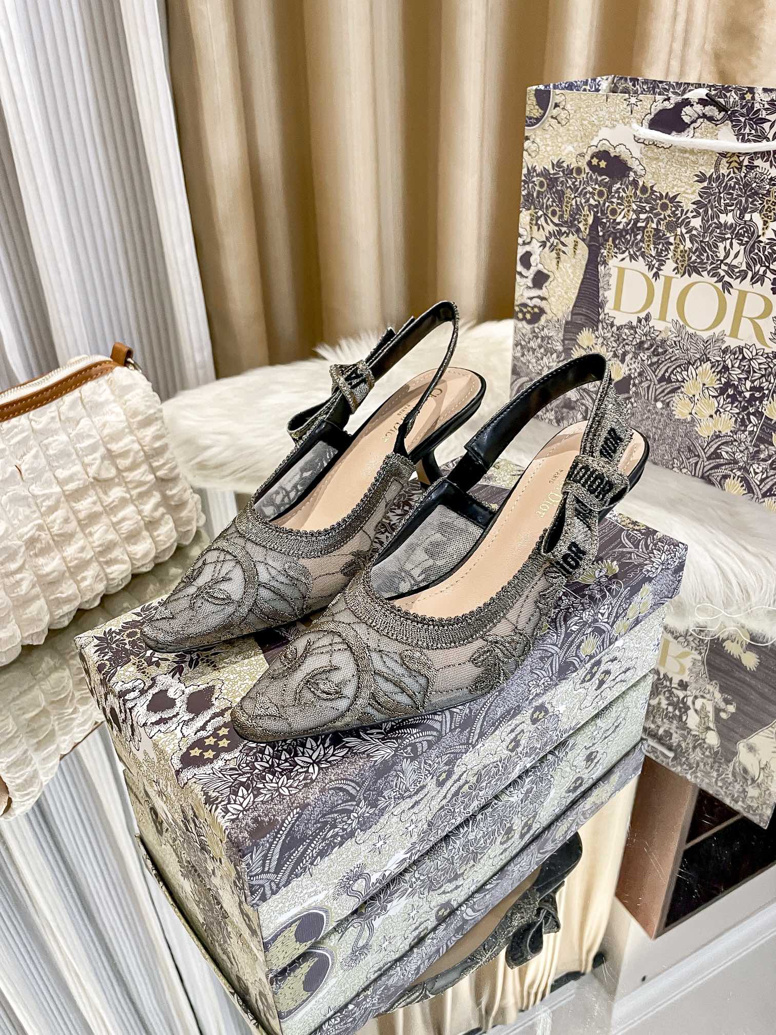 New embroidered kitten heel sandals