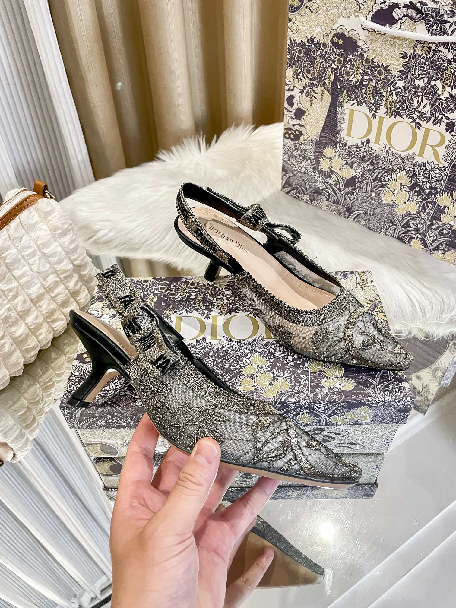 New embroidered kitten heel sandals