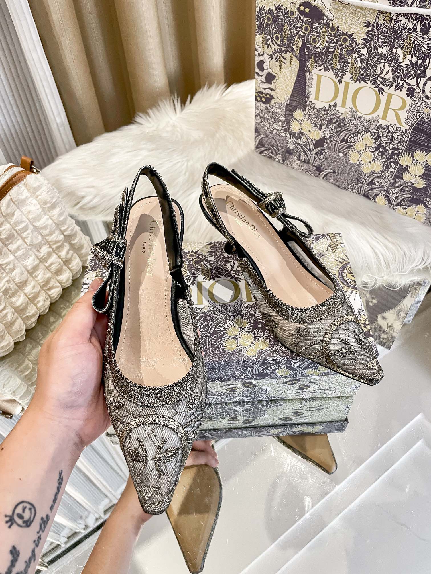 New embroidered kitten heel sandals