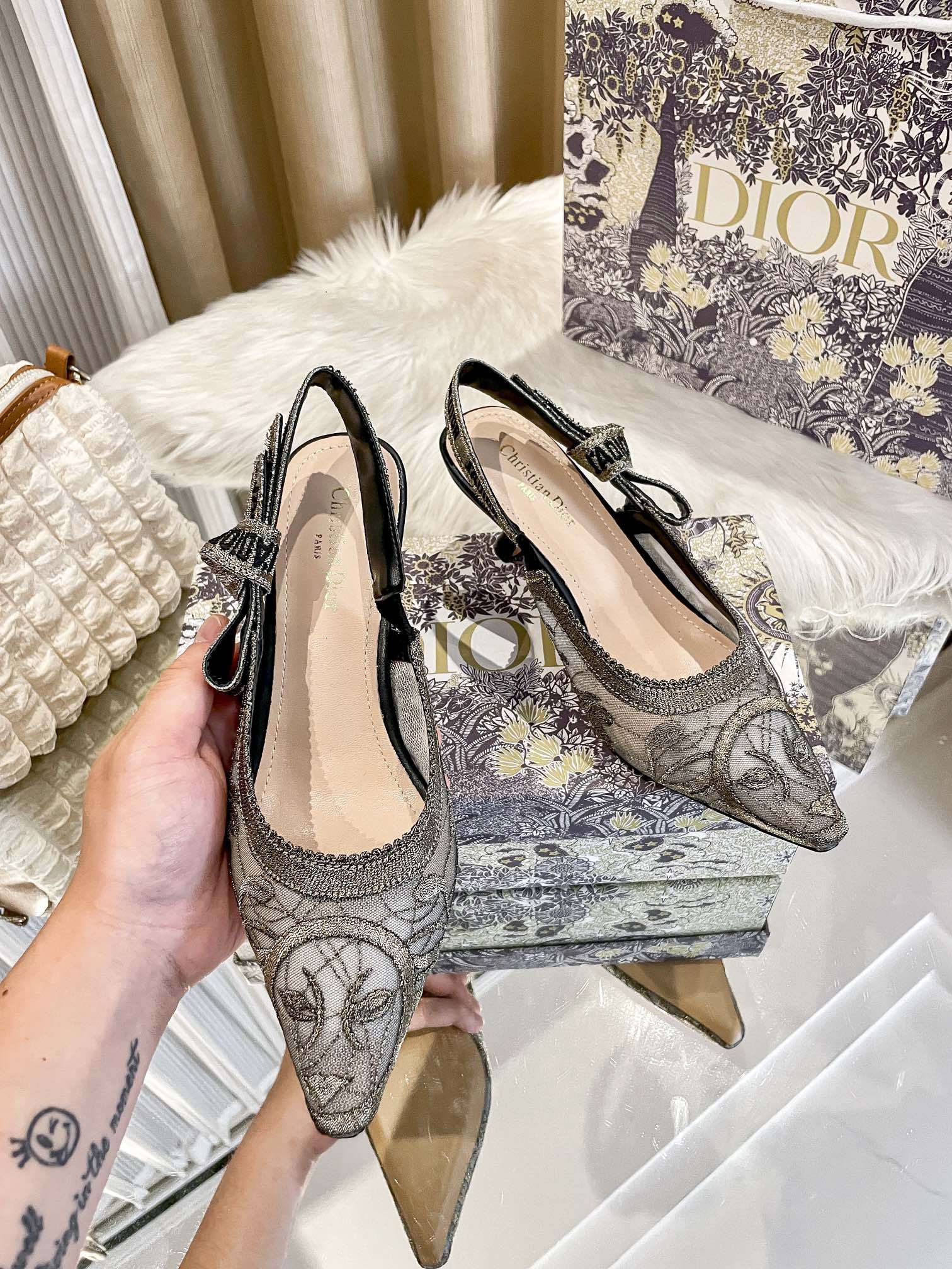 New embroidered kitten heel sandals