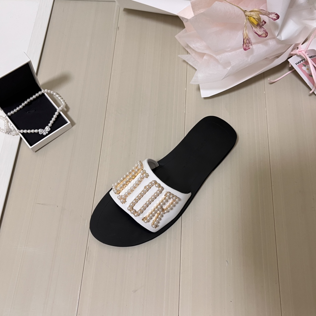 Handmade pearl letter slippers