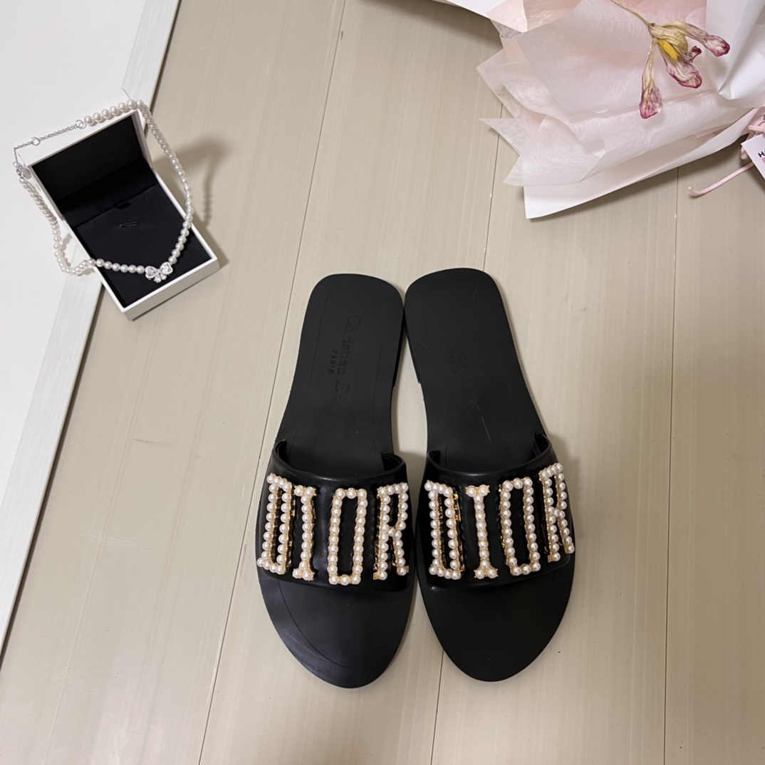 Handmade pearl letter slippers