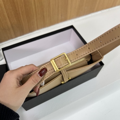 Stylish and minimalist small square bag