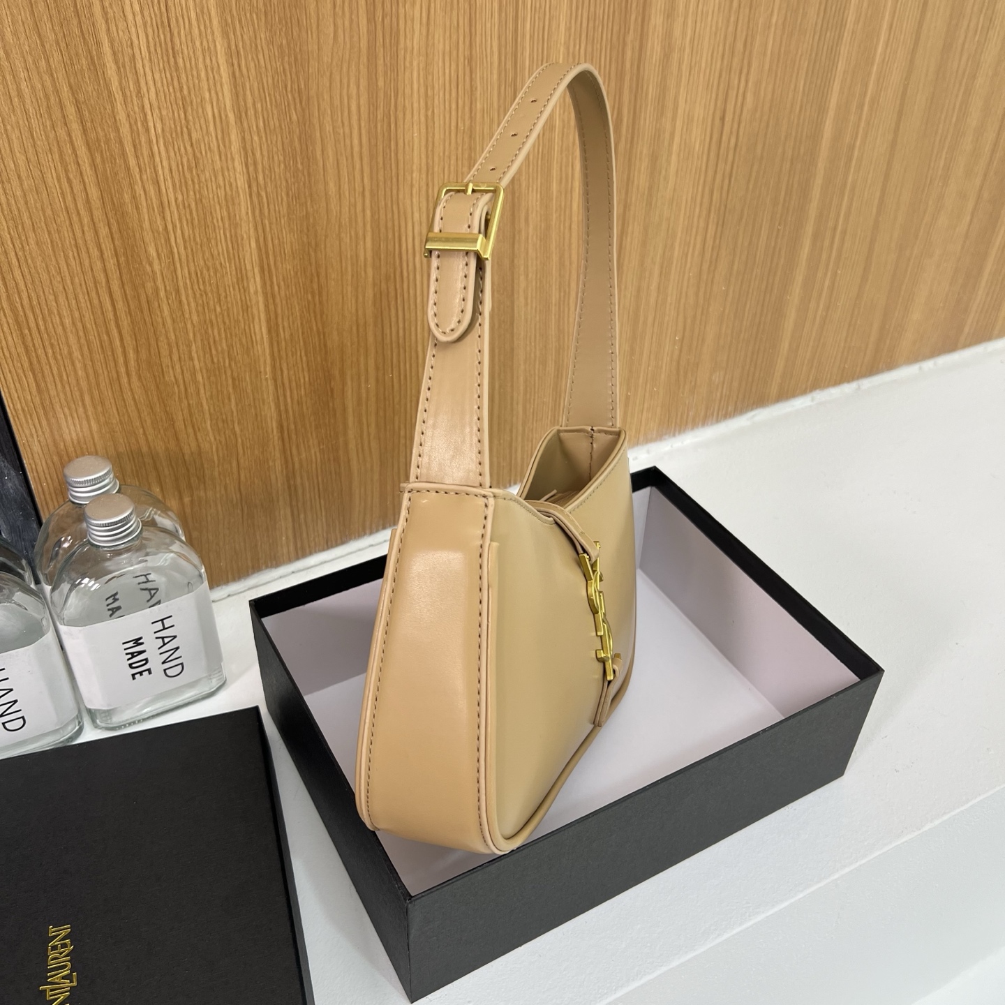 Stylish and minimalist small square bag